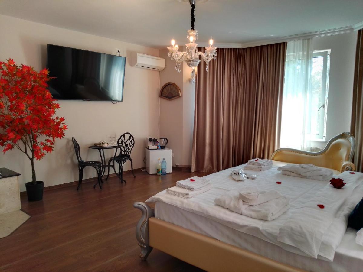 Casa Maria Roses Hotel Risnov Bagian luar foto