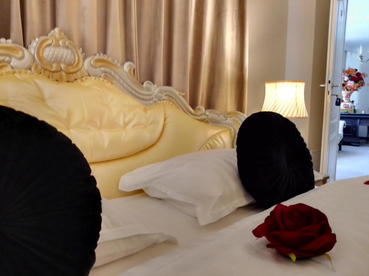 Casa Maria Roses Hotel Risnov Bagian luar foto