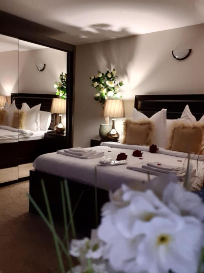 Casa Maria Roses Hotel Risnov Bagian luar foto
