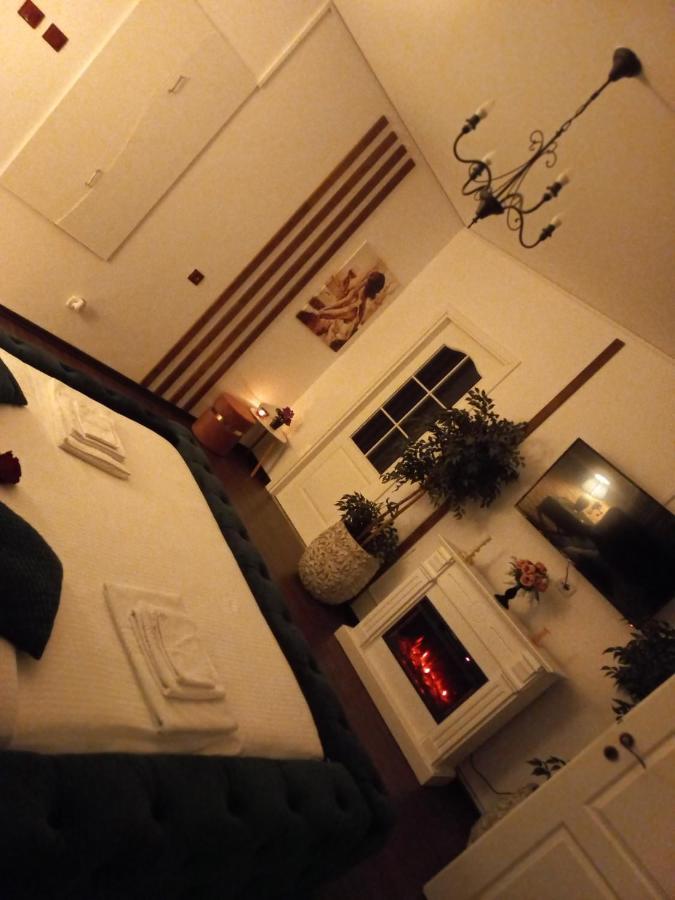 Casa Maria Roses Hotel Risnov Bagian luar foto