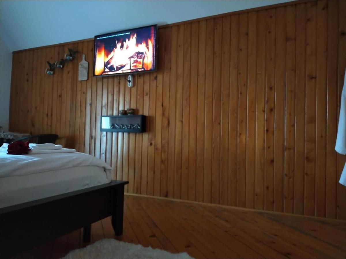Casa Maria Roses Hotel Risnov Bagian luar foto
