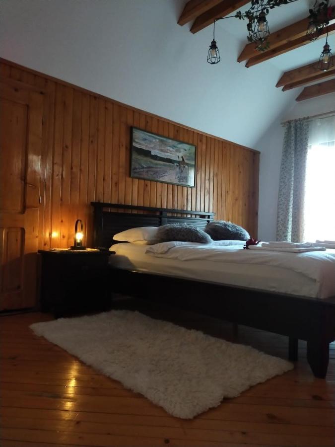 Casa Maria Roses Hotel Risnov Bagian luar foto
