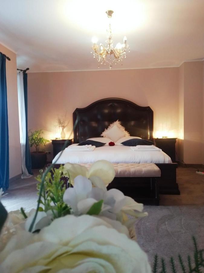 Casa Maria Roses Hotel Risnov Bagian luar foto