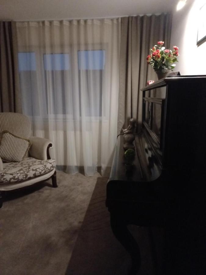 Casa Maria Roses Hotel Risnov Bagian luar foto